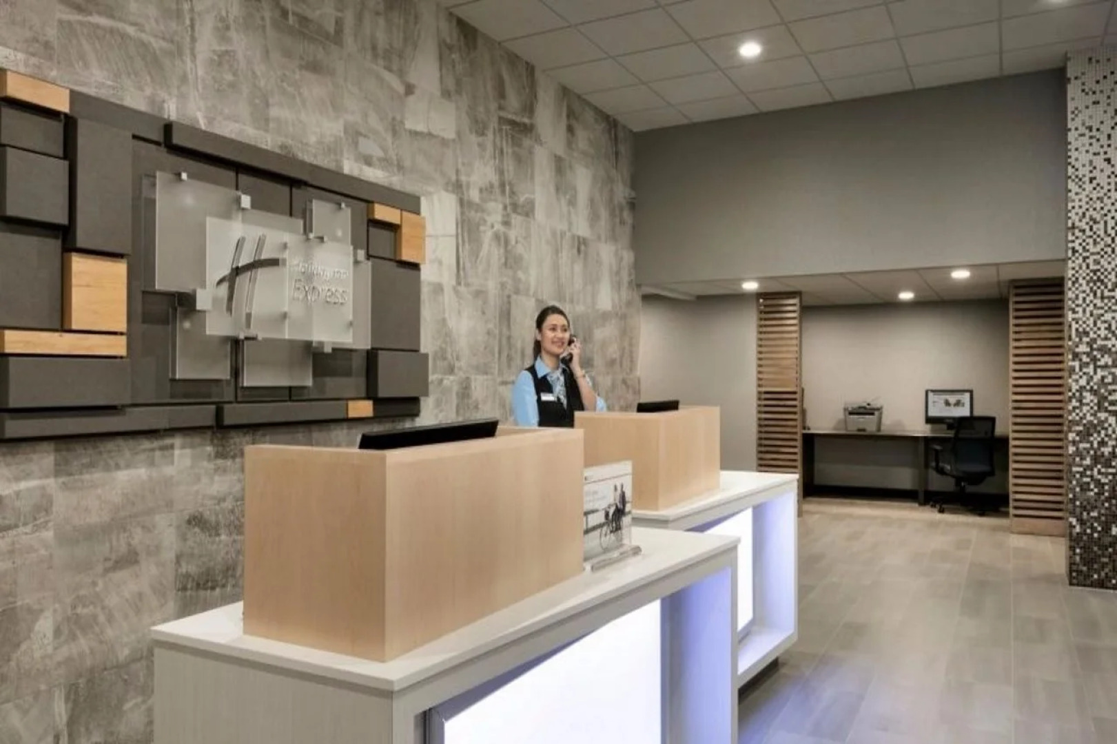 Holiday Inn Express Williamsbrg Busch Gardens Area by IHG