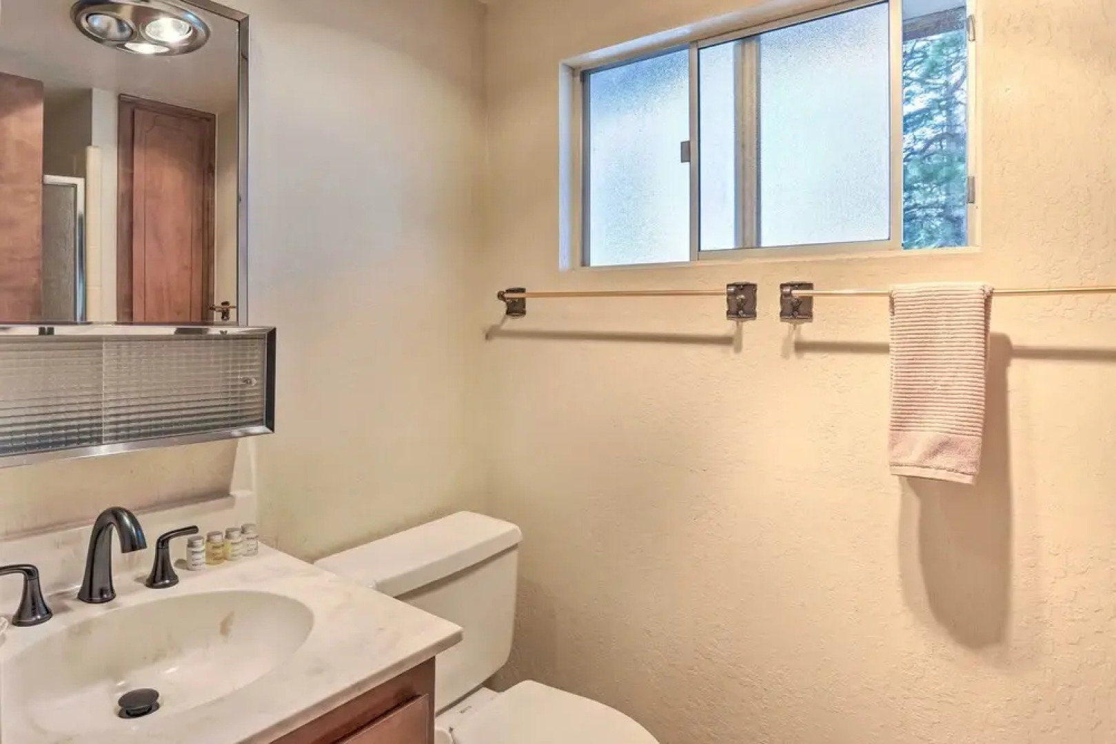 Quaint Cabin Retreat ~ 4 Mi to Arrowhead Lake