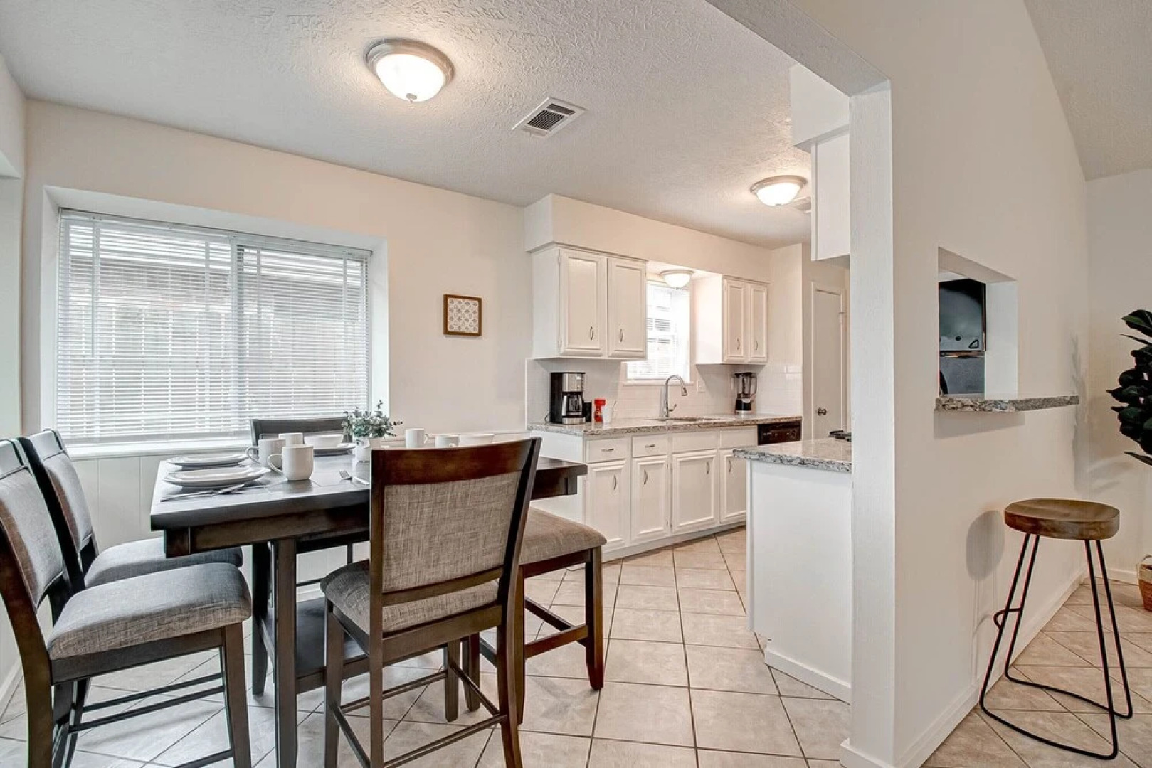 Ash Haven in Spring, Wifi, Extended Stay, Pet Friendly