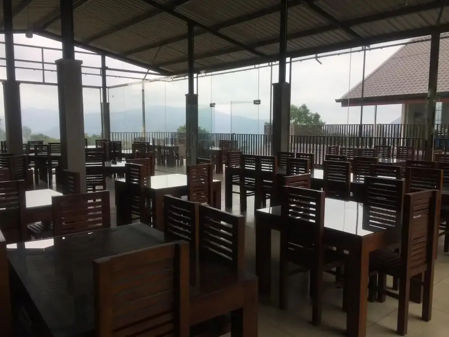 OYO 122 Glenloch Tea Factory Hotel