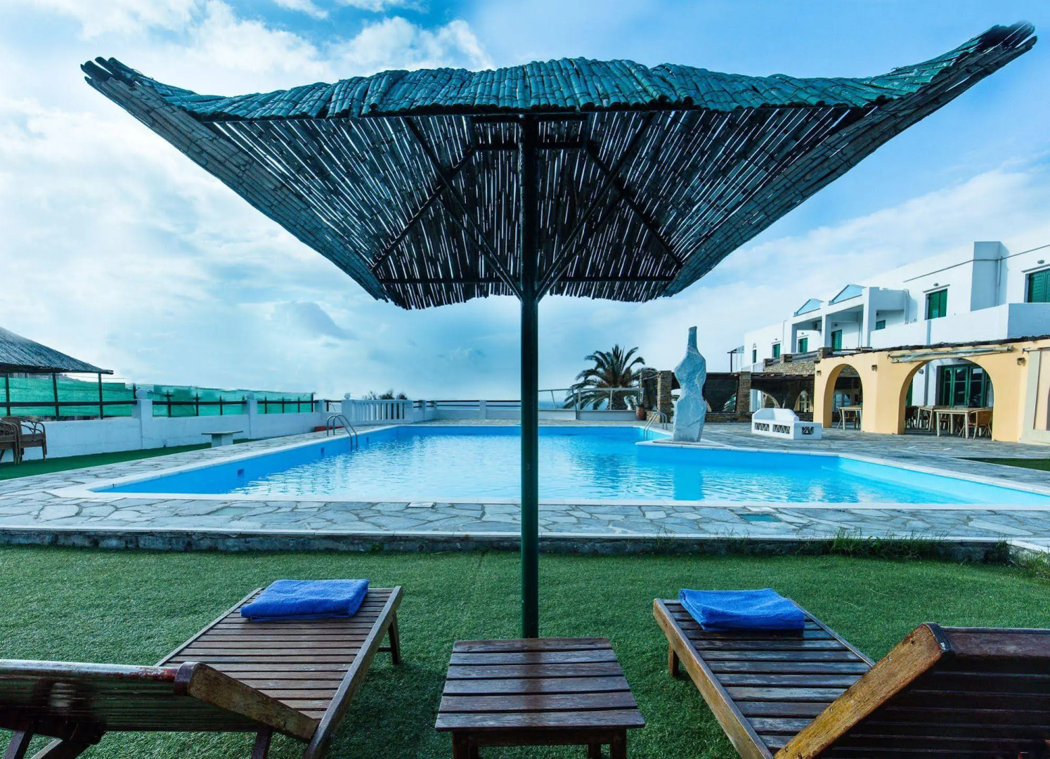 Mr & Mrs White Tinos