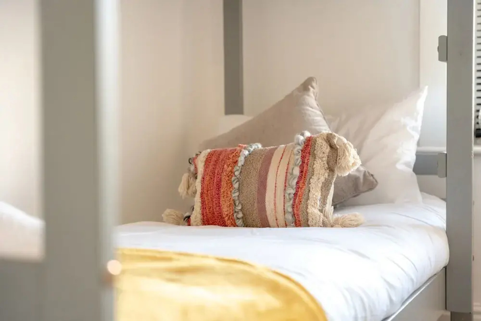 Cosy Cottage - Sleeps 6, Parking & Pet Friendly!