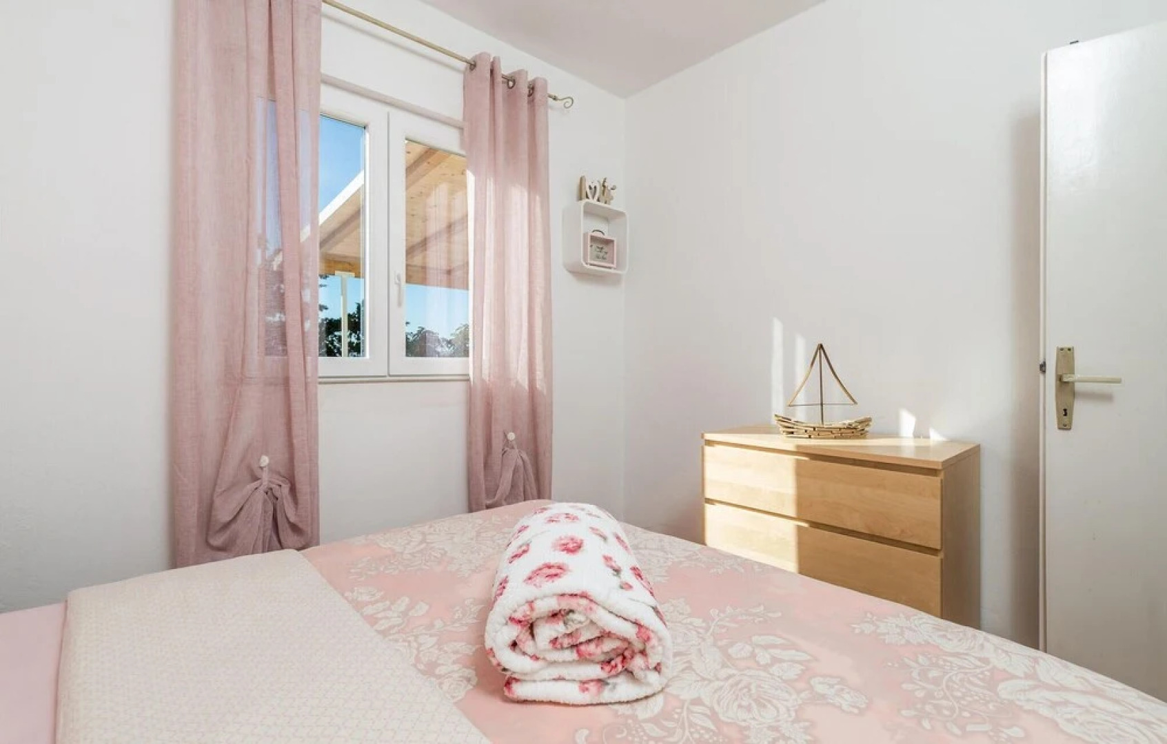 Awesome Home in Lukovo Sugarje With 4 Bedrooms and Wifi