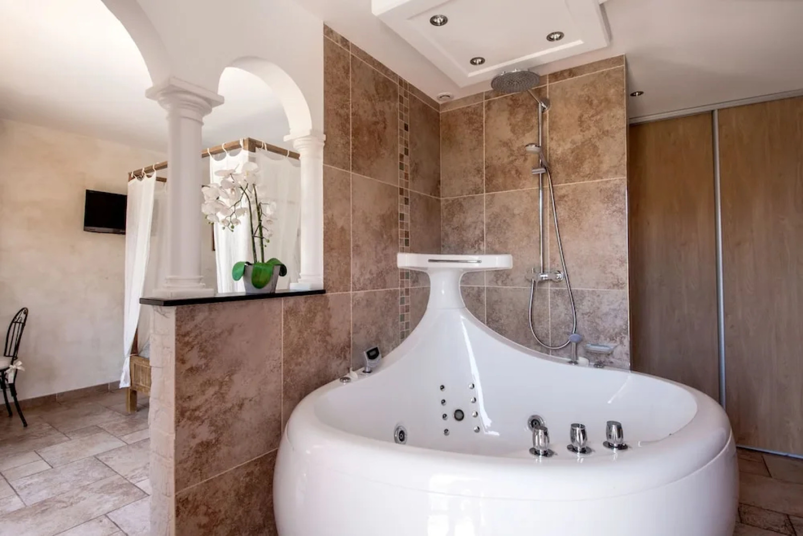 La Demeure Insoupconnée