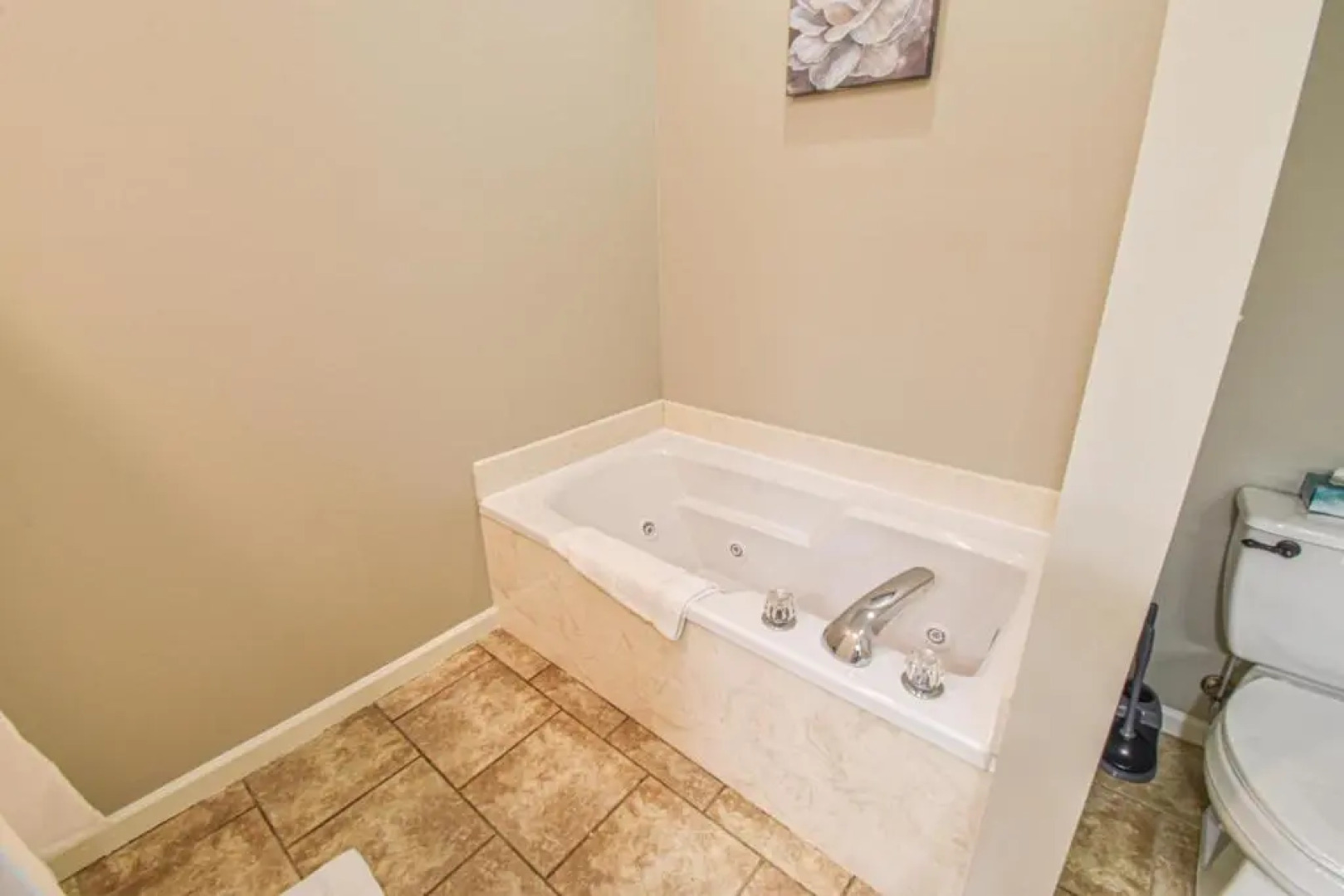 The Crimson Retreat Only 5 Miles to the Stadium BBQ Coffee Games