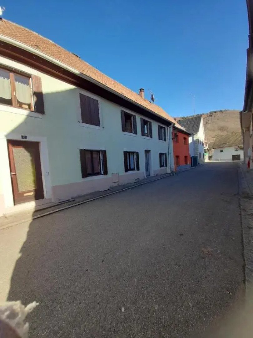 Charmant petit appartement avec bel exterieur.