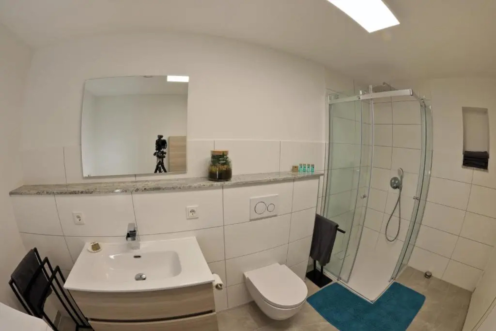 Modern und Neu, TOP Ausstattung mit Kaffeevollautomat, 2x Netflix-TV, Lüftungsanlage, Geschirrspüler