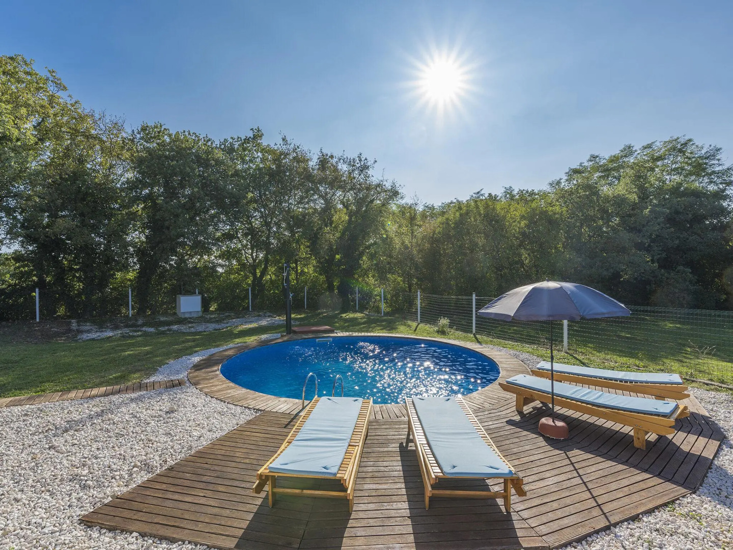 Holiday house with private pool for 6-8 persons in the holiday park Jelovci