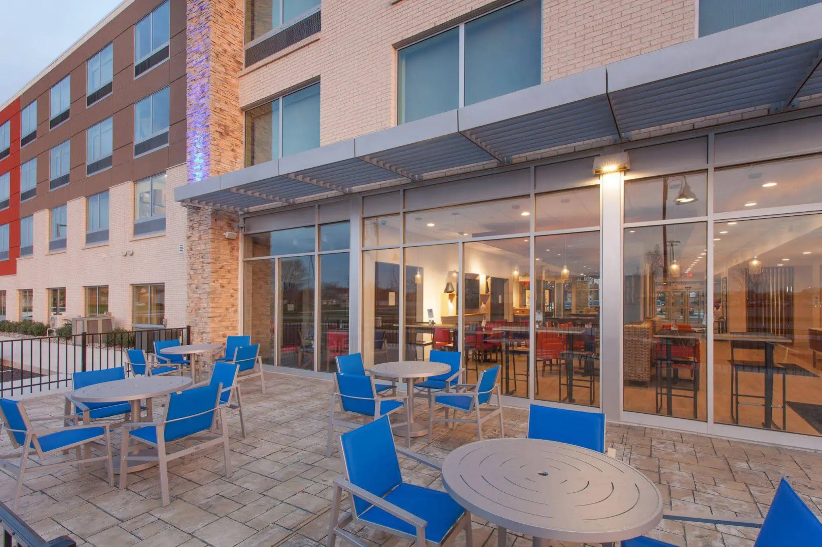 Holiday Inn Express and Suites Detroit/Sterling Heights by IHG