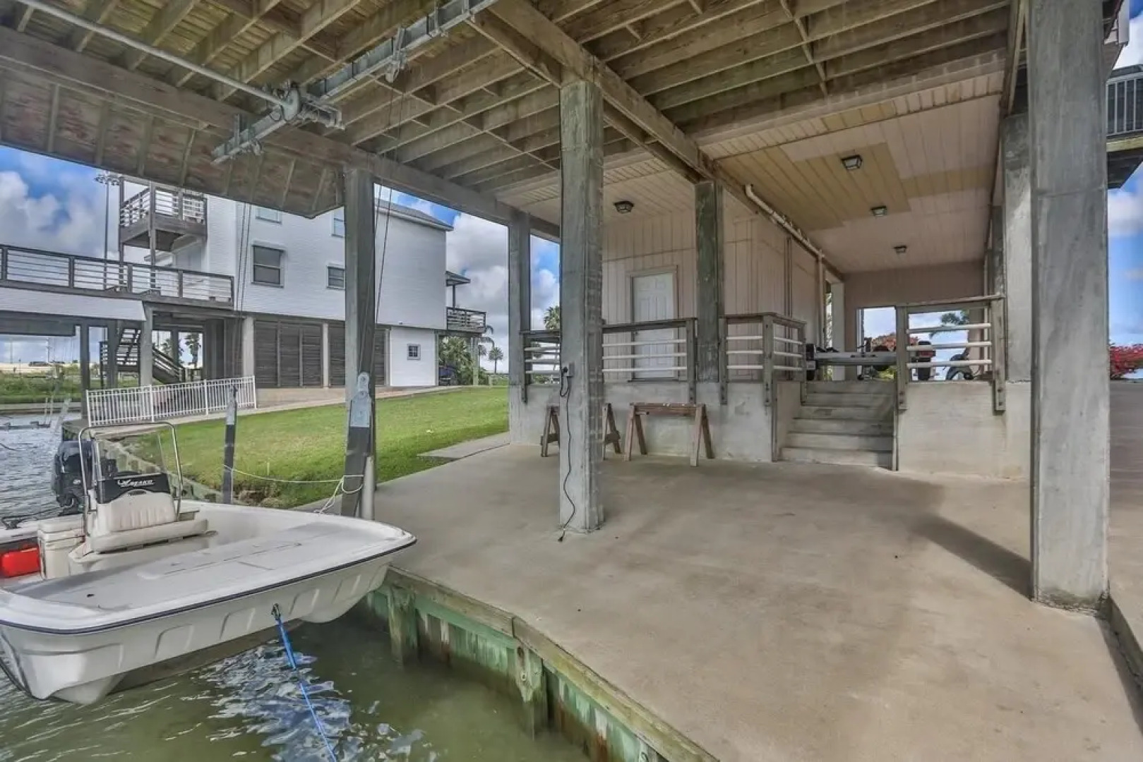 Tropical Oasis In Beautiful Galveston-tiki Island 3 Bedroom Home by Redawning