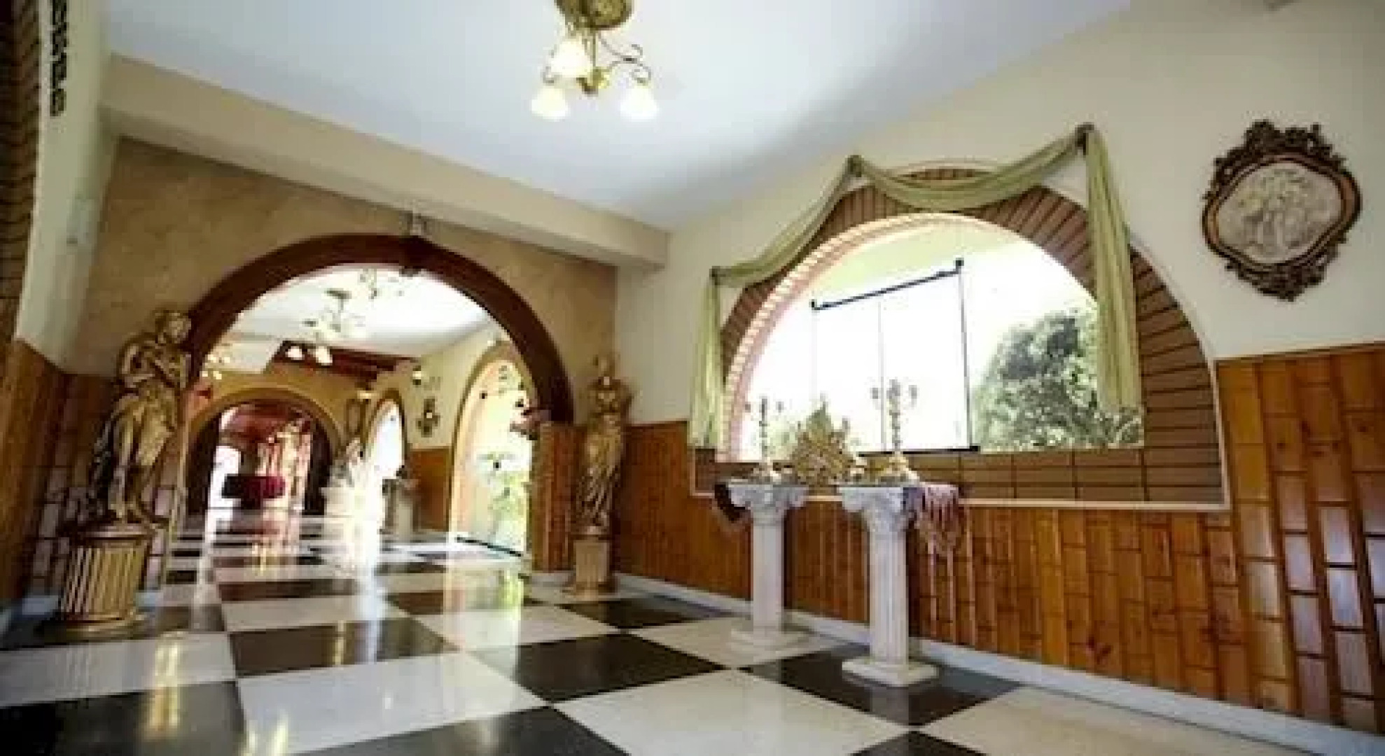 The Rokes Plaza Hotel