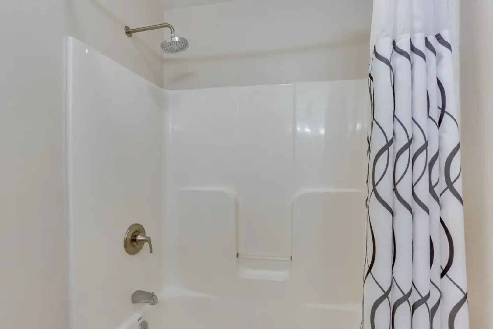 Hot Tub & Pool Access: Year-round Pocono Retreat!