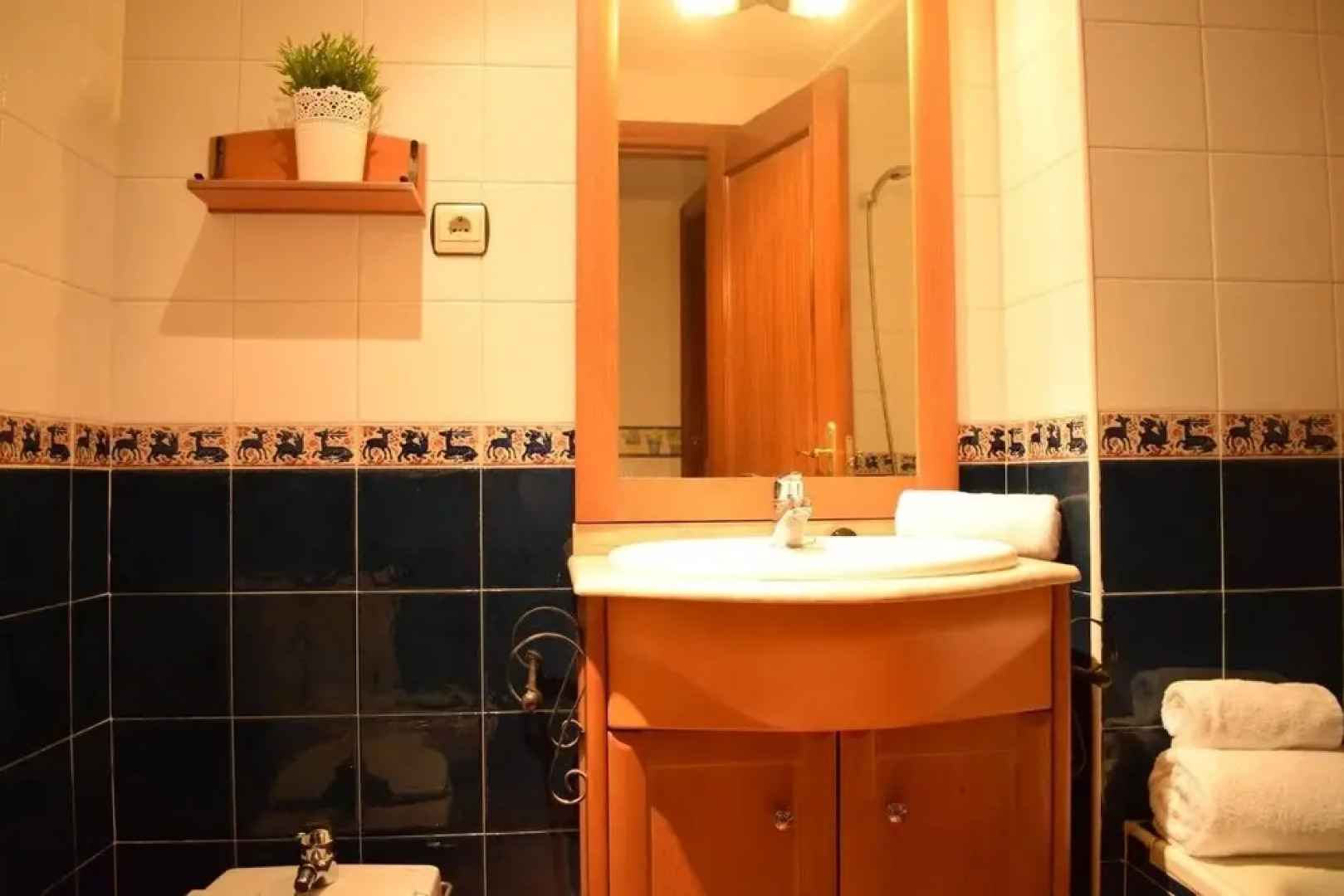 Arás Home. Gran Cocina, Terraza y Garaje