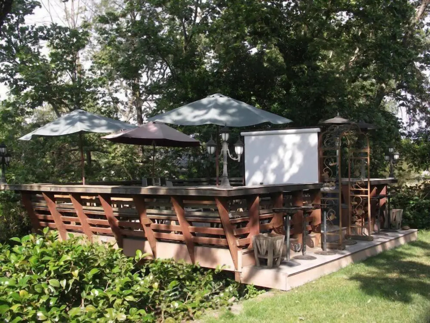 Robins Nest Bed & Breakfast