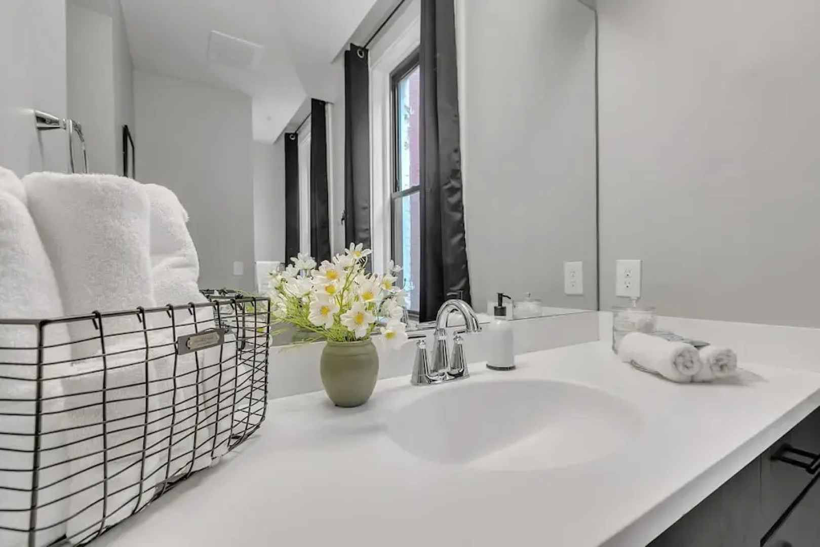 RESTAURANT on site. Walk to everything by RedAwning