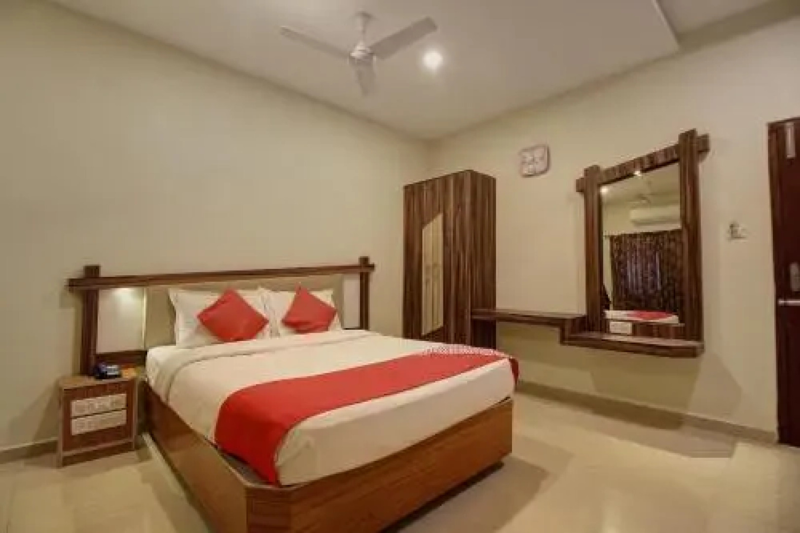 OYO 14706 Temple City Lake Inn