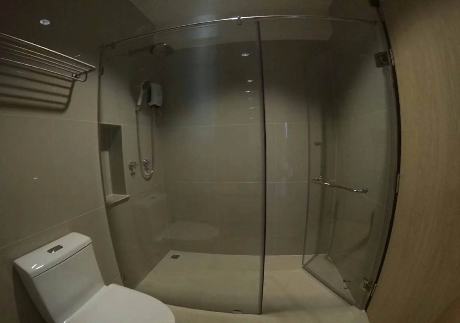 Riverawan Hotel (SHA Plus+)