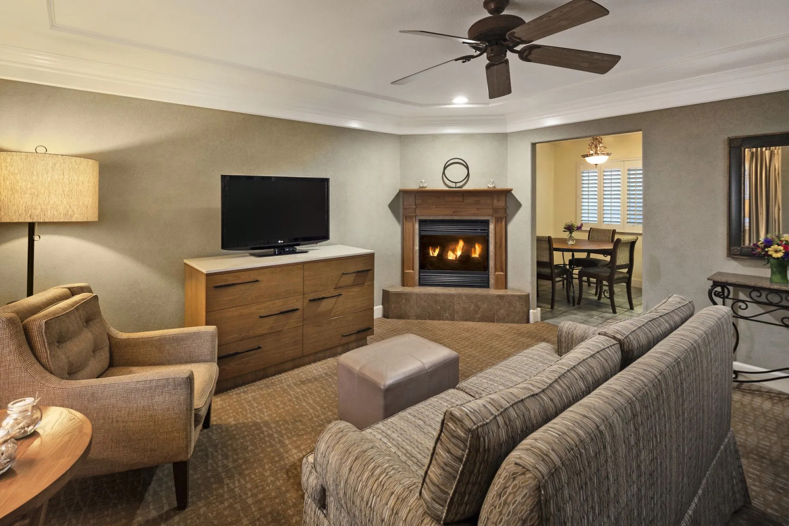 Pelican Inn & Suites