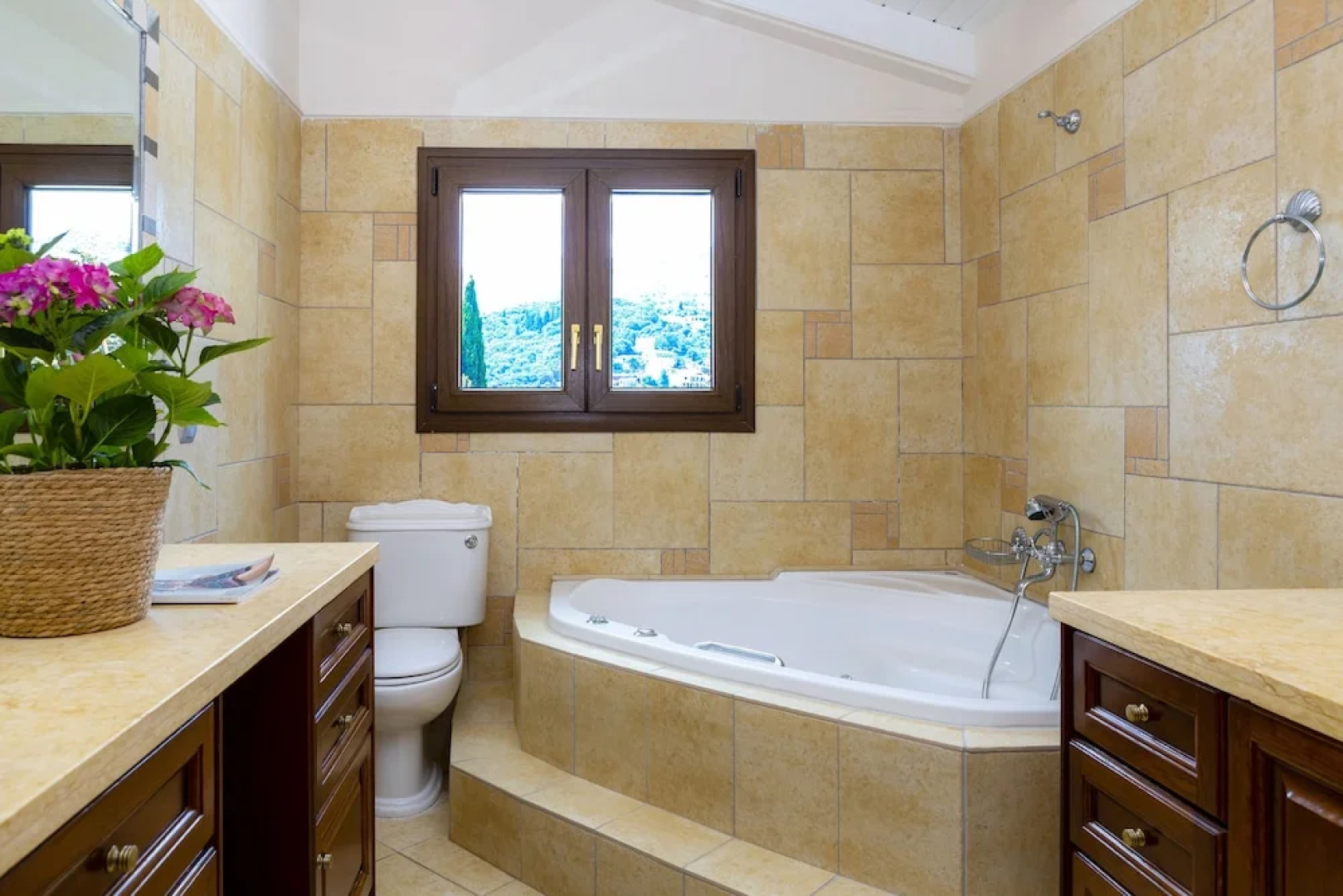 Solaris Methea Deluxe Suites