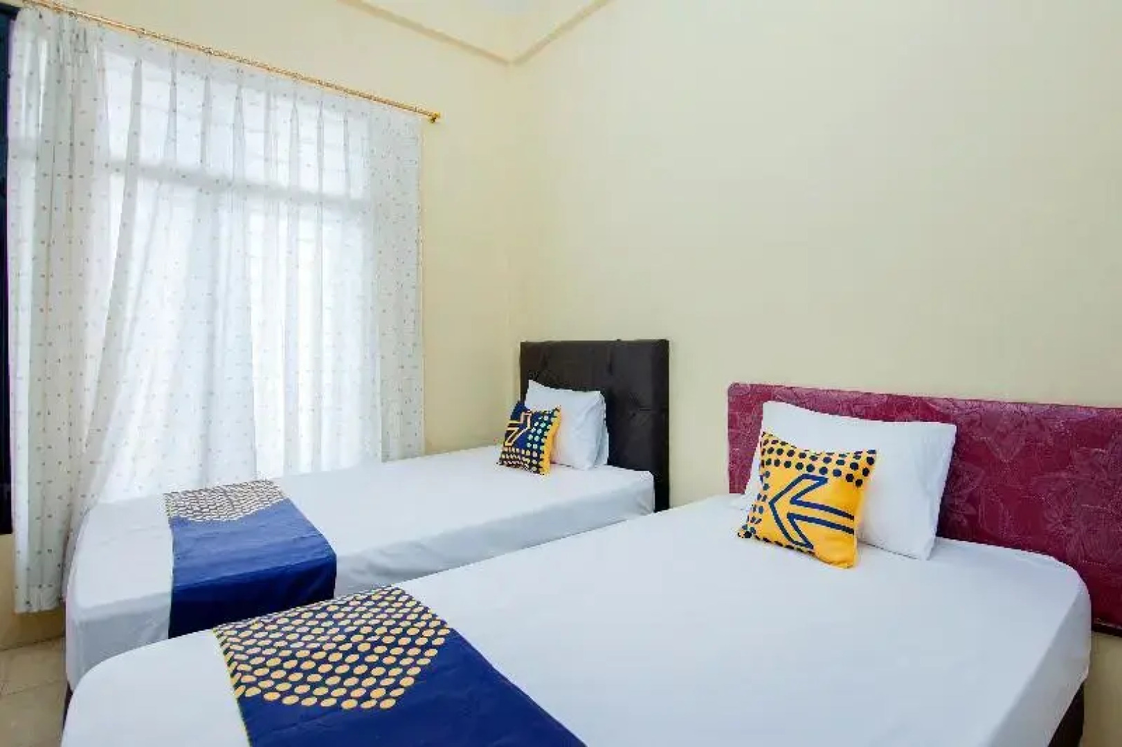 Spot On 2076 Hotel Stadion