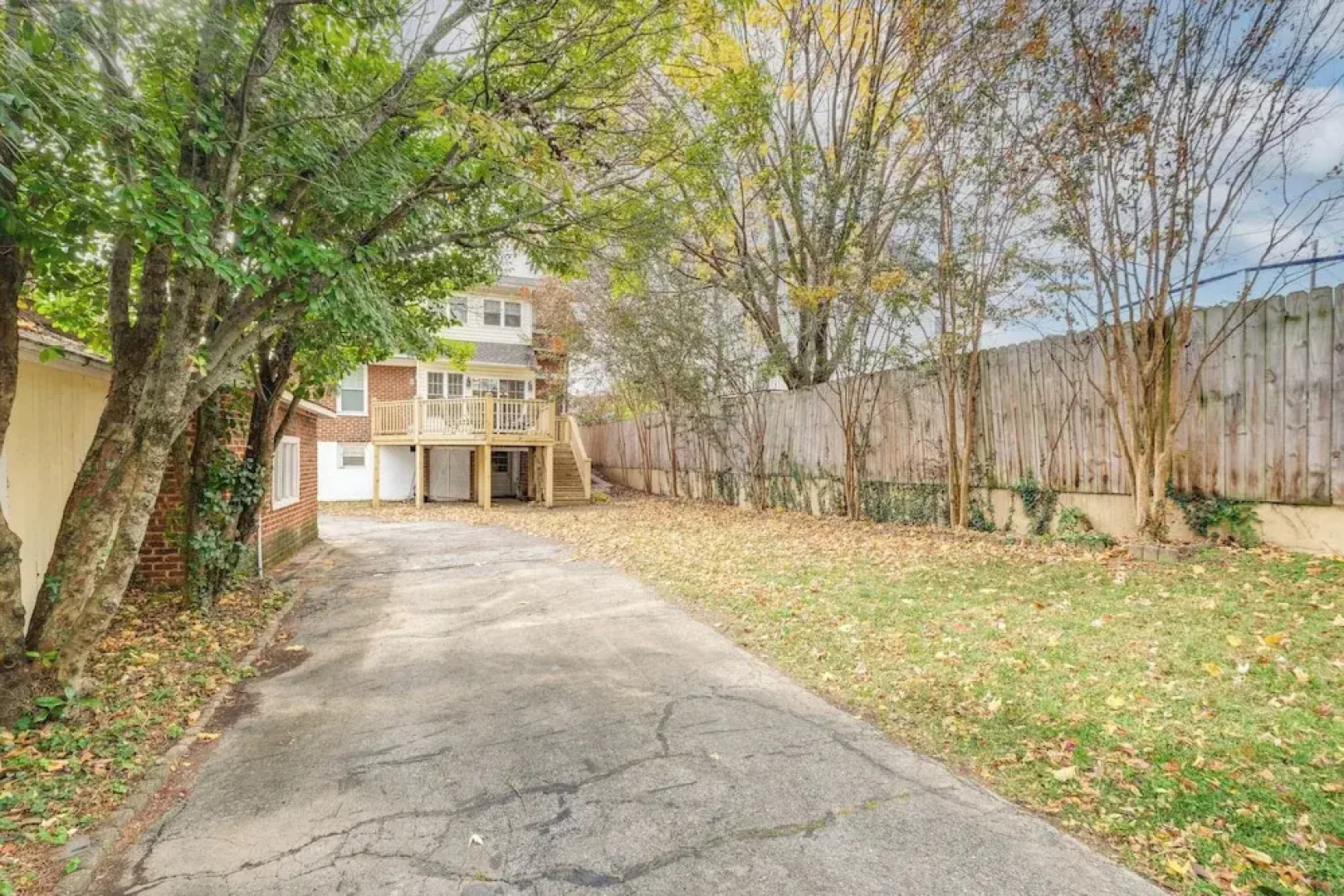 Walk to The Grandin Theatre: Roanoke Unit w/ Yard!