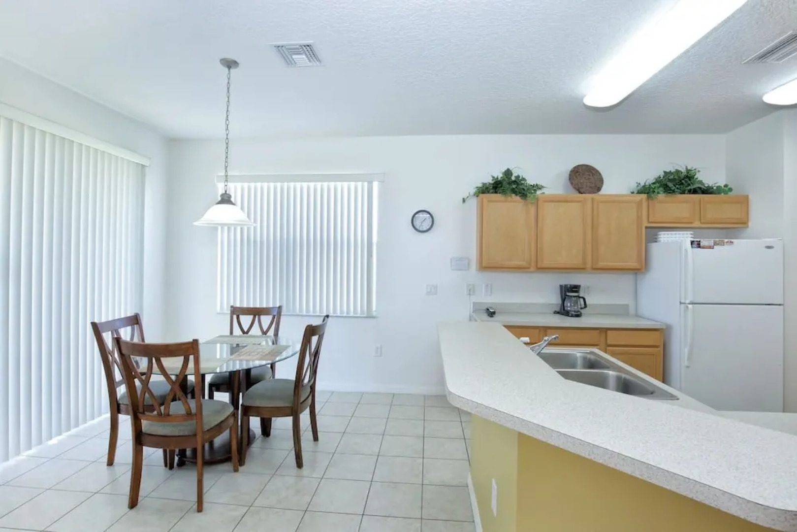 Magnificent Large Home w Pool and Spa