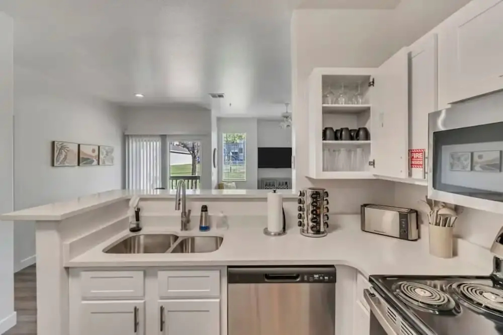 1st Fl King Beds Pool Garage - Near AFB