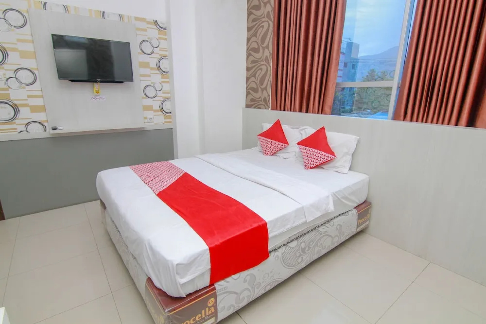R Four Hotel by OYO Rooms