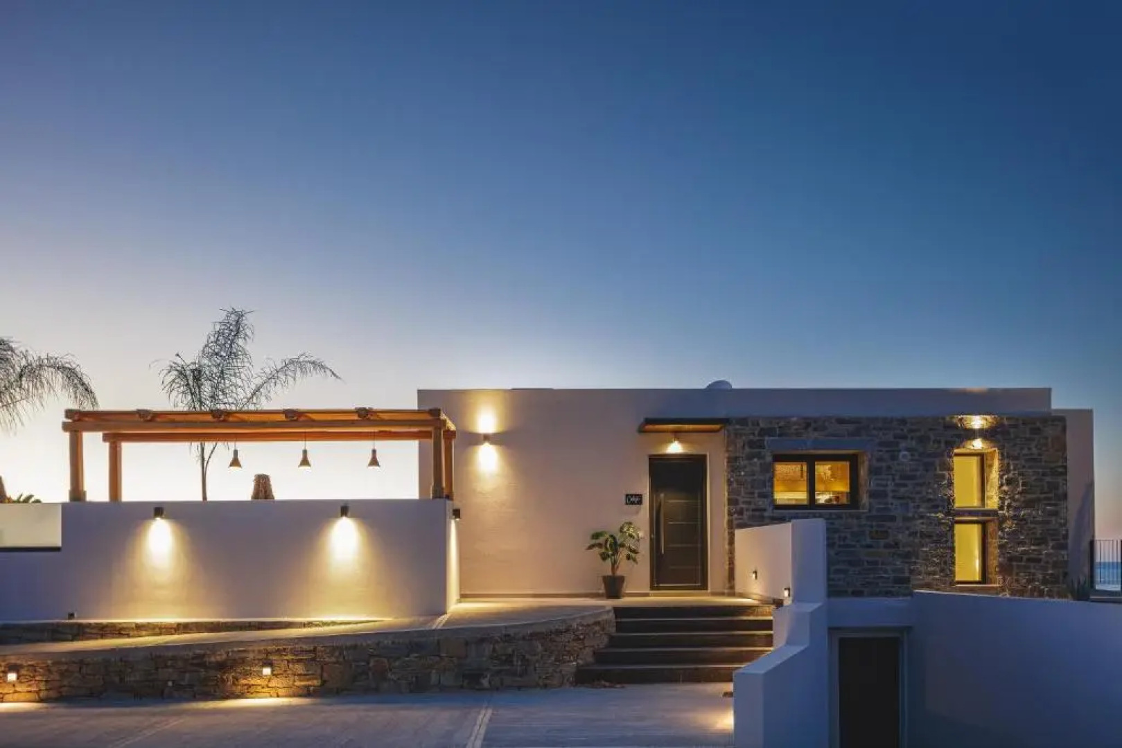 Bohemian Villas with Private Infinity Pool, Jacuzzi & Seaview, 15min from City Center