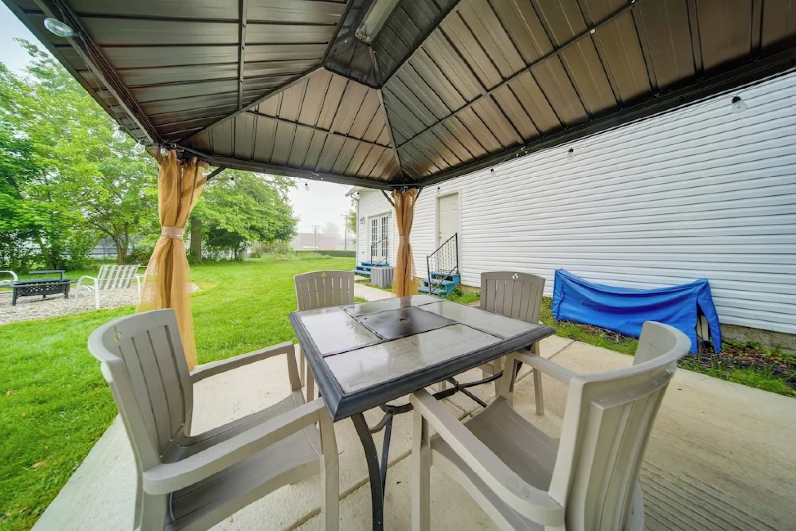 1 Block to Bridge Street: Lake Erie Vacation Home!