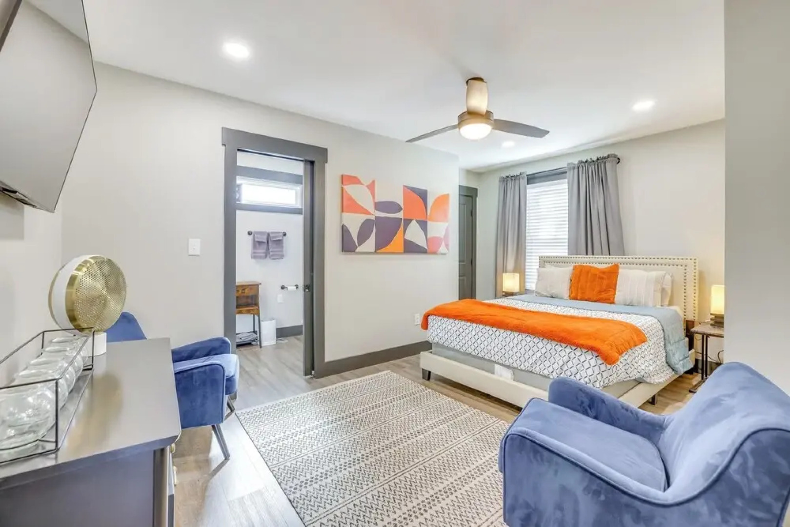 4 Mi to Liberty Bridge: Greenville Getaway w/ Deck