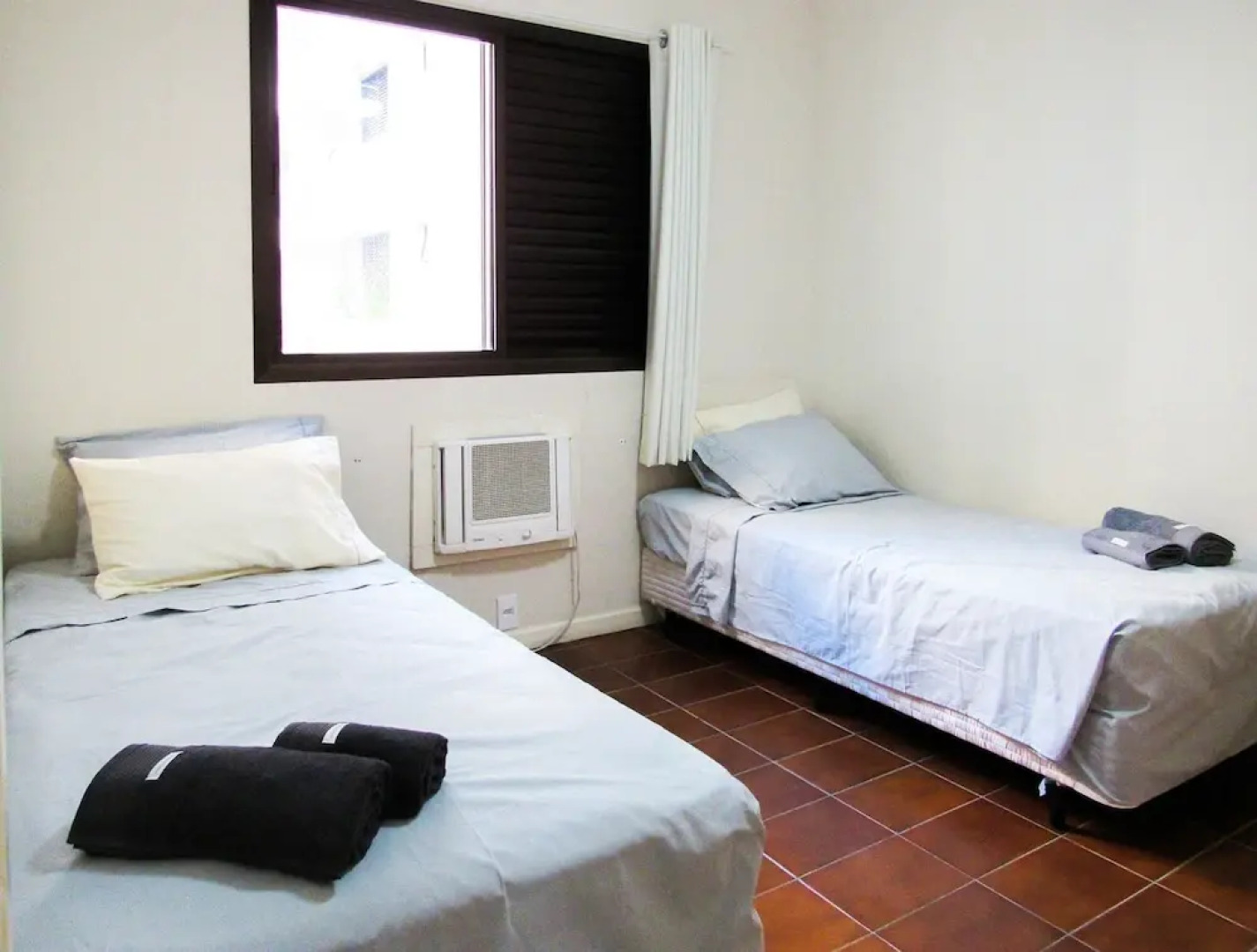 Timo Apto a 200m - Praia das Pitangueiras Guaruj