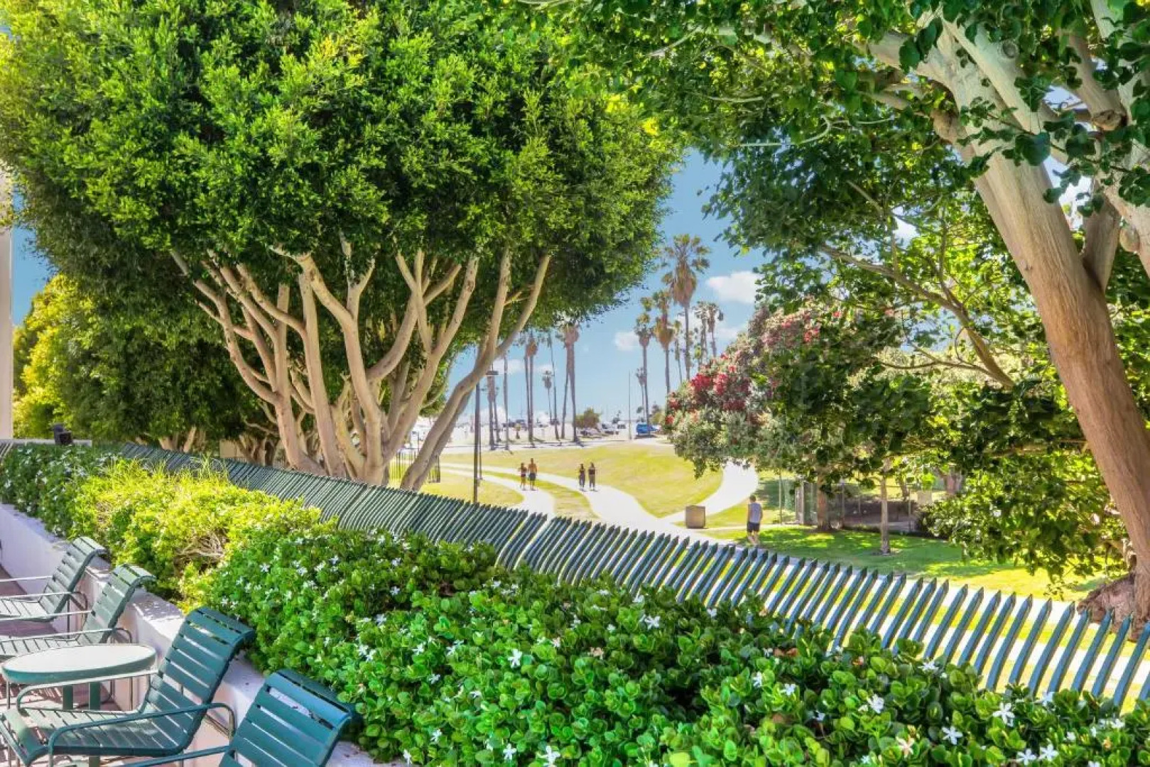 Spacious 2BR Santa Monica Beach Condo