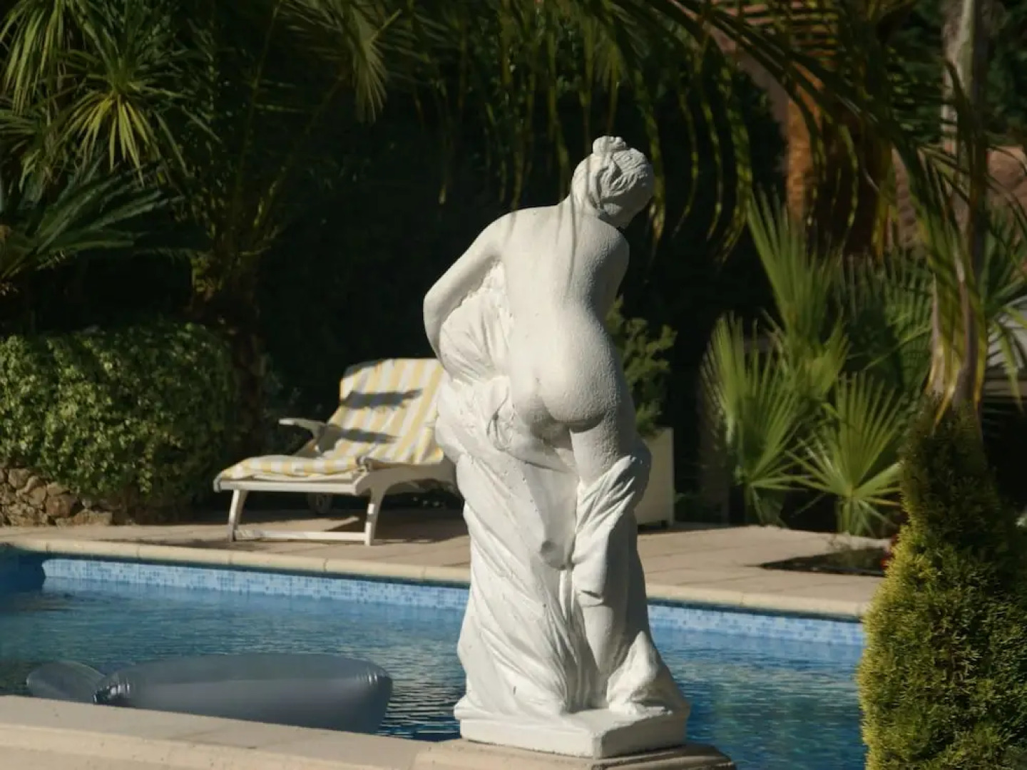 Lavish Villa in Mouans-sartoux With Sauna