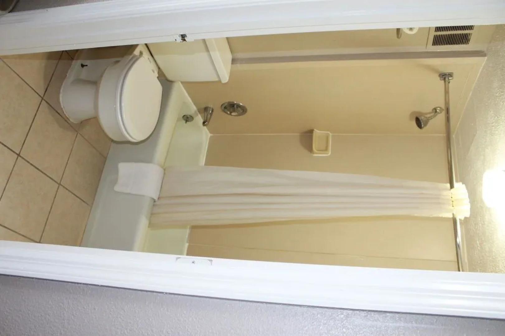 Super 8 - Locust Grove