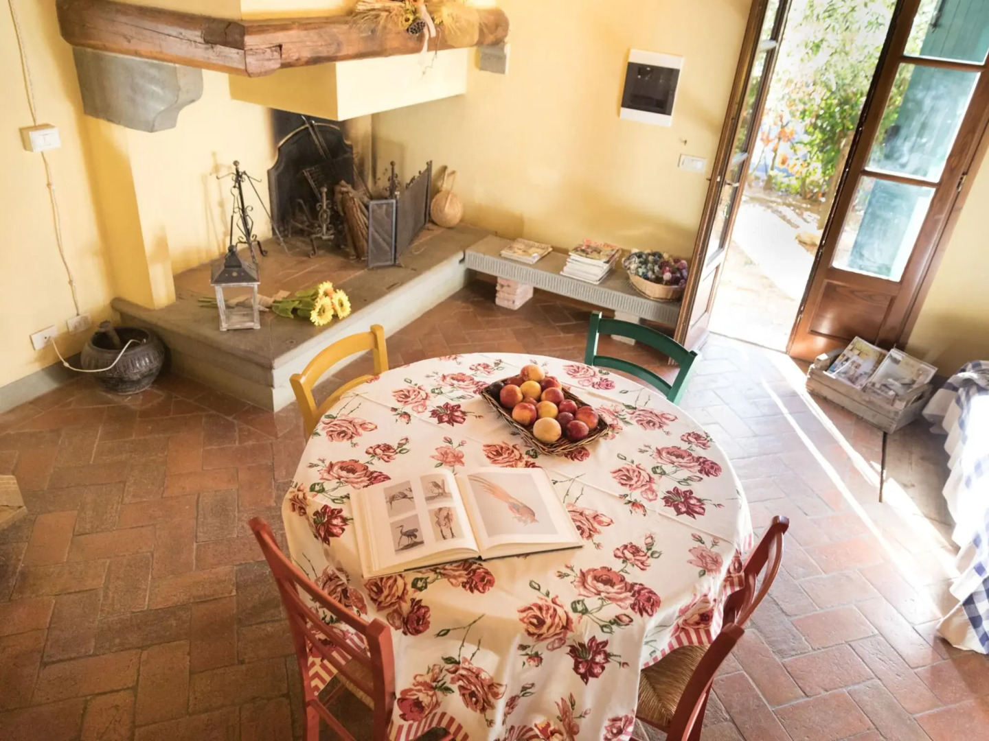 Farmhouse in Tuscany With Pool & Near Montecastello