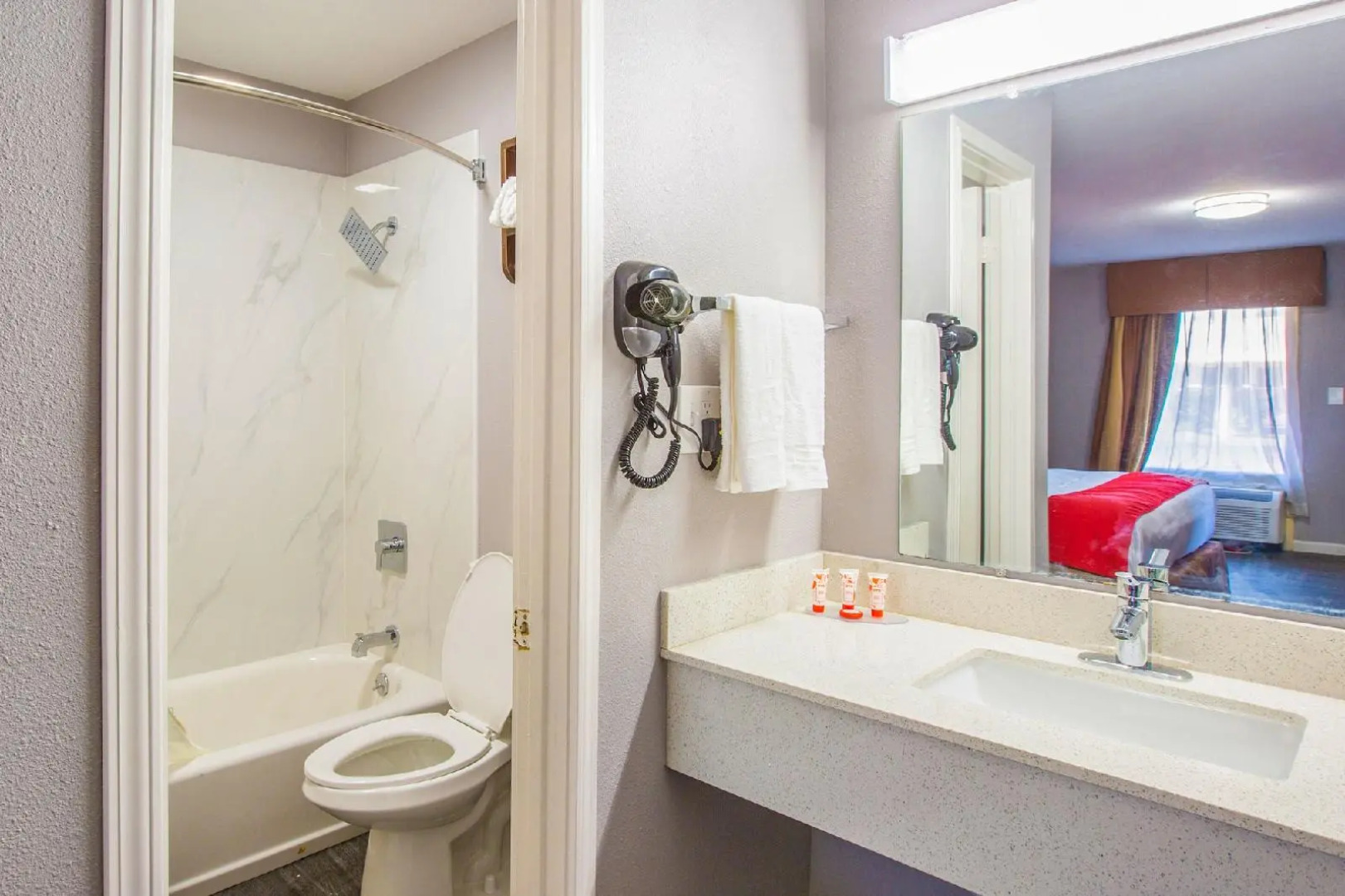 Rodeway Inn & Suites