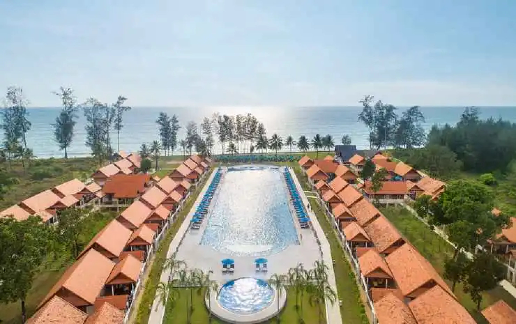 Le Menara Khao Lak beachfront Villa & Resort