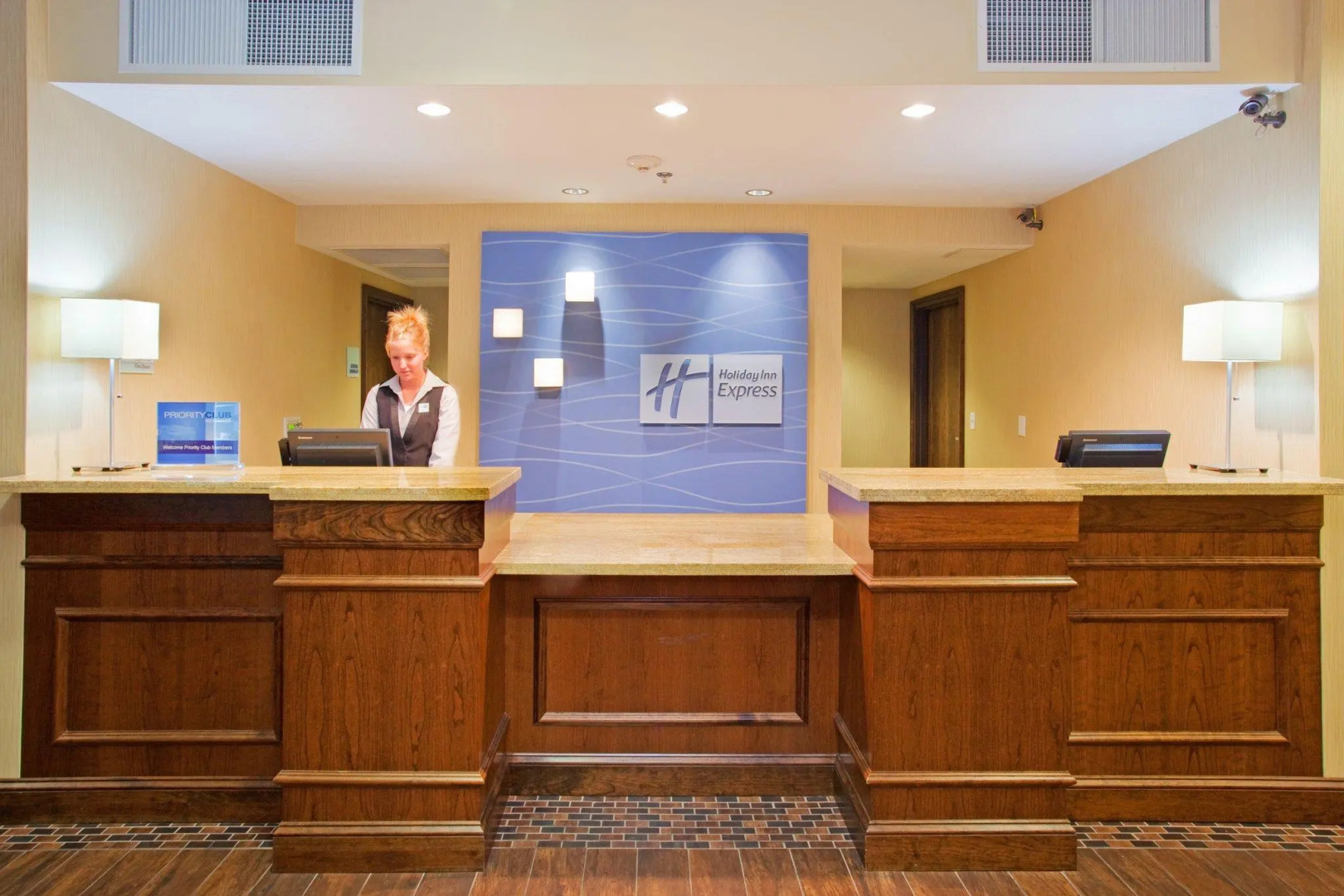 Holiday Inn Express & Suites Logan by IHG