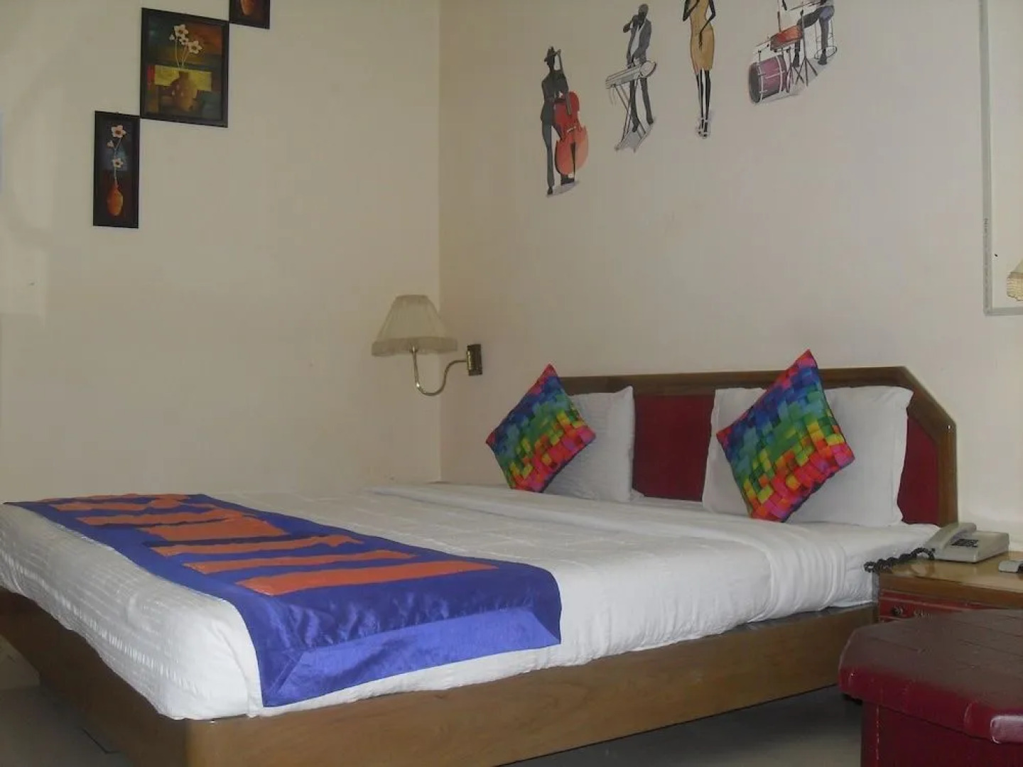 OYO Premium Sector 26 Madhya Marg