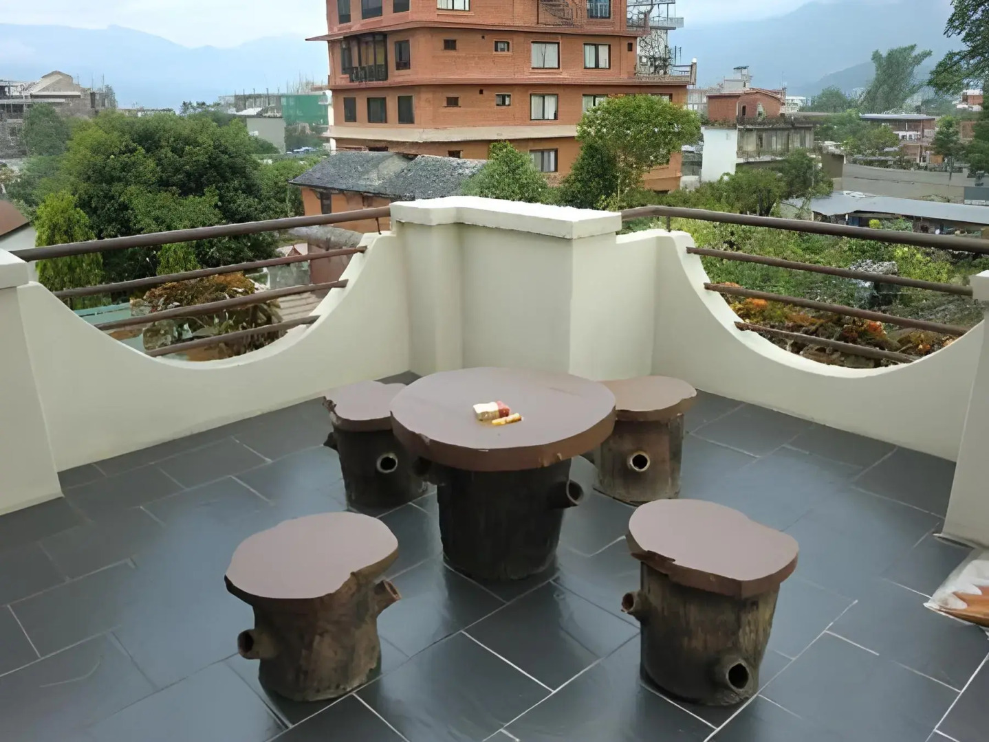 Vardan Resort n' Apartment