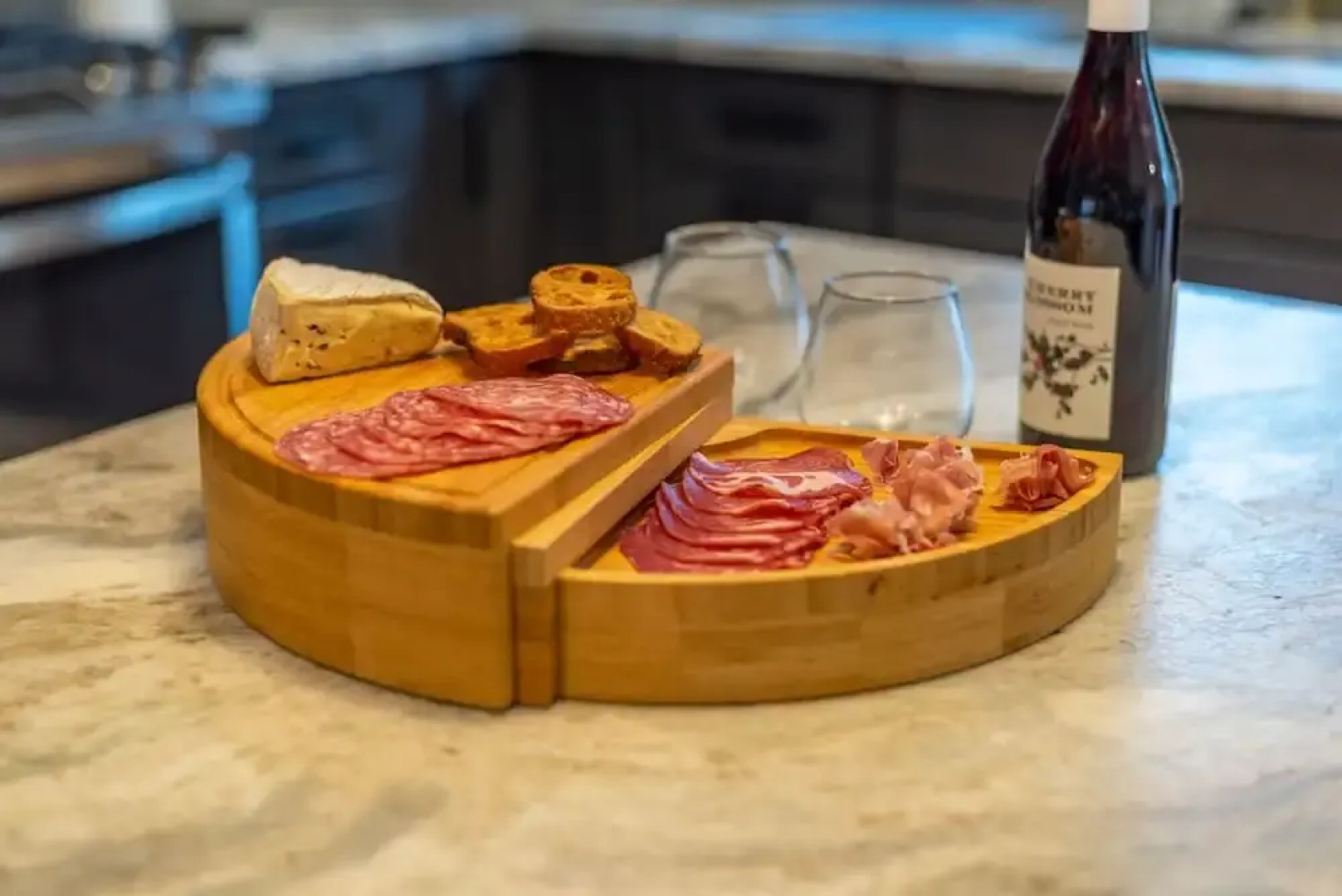 Rejuvenate in the Mtns w Sauna 5 min Drive to DT