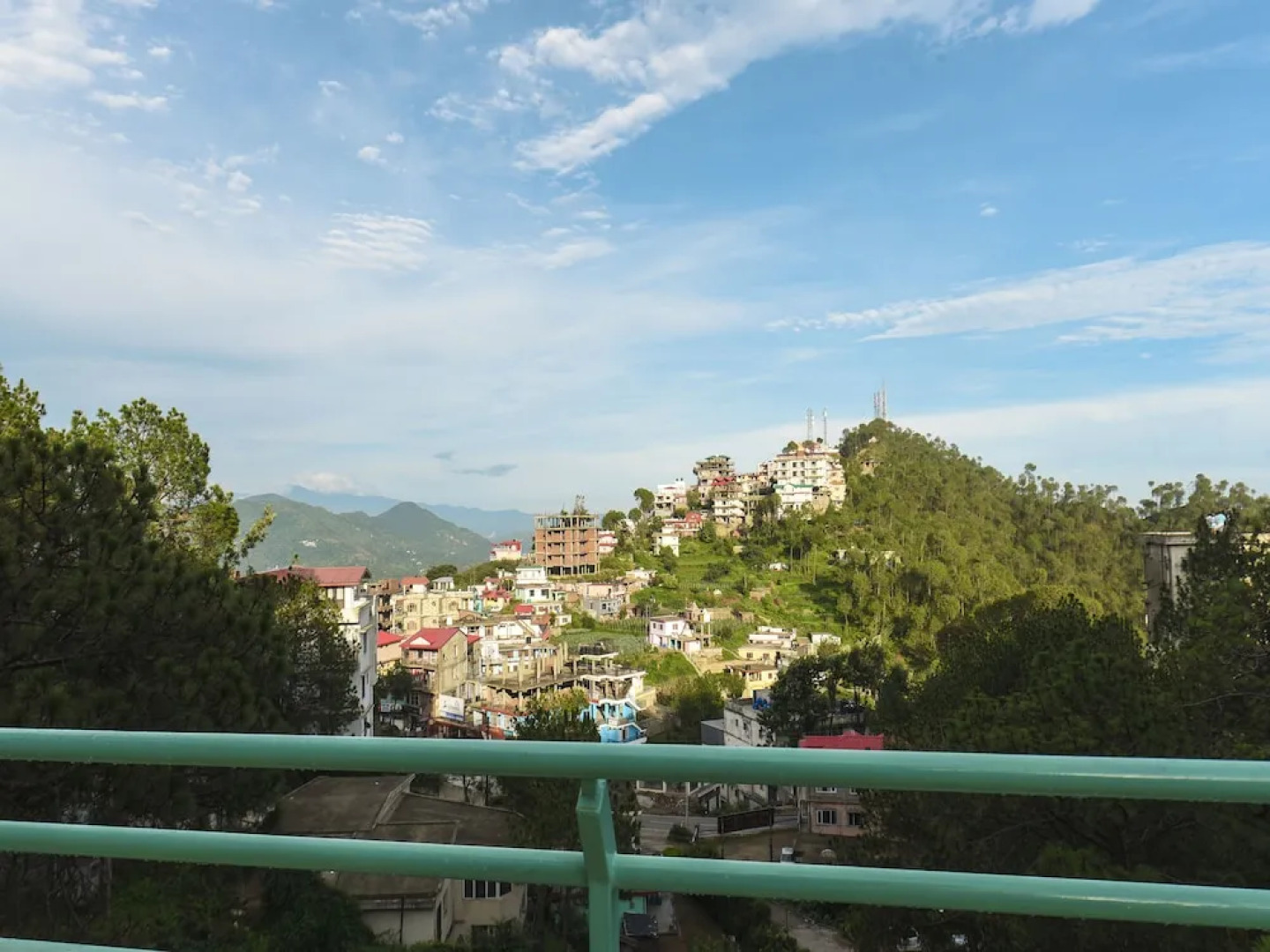 OYO 15946 Hotel Barog Villa