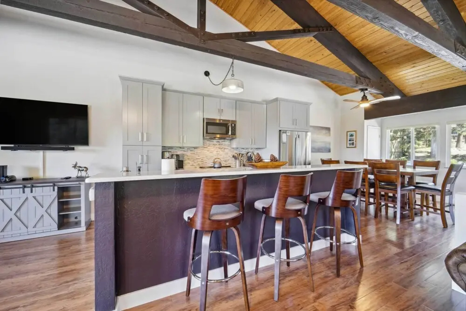 10 Mi to Palisades Tahoe! Condo w/ Game Room