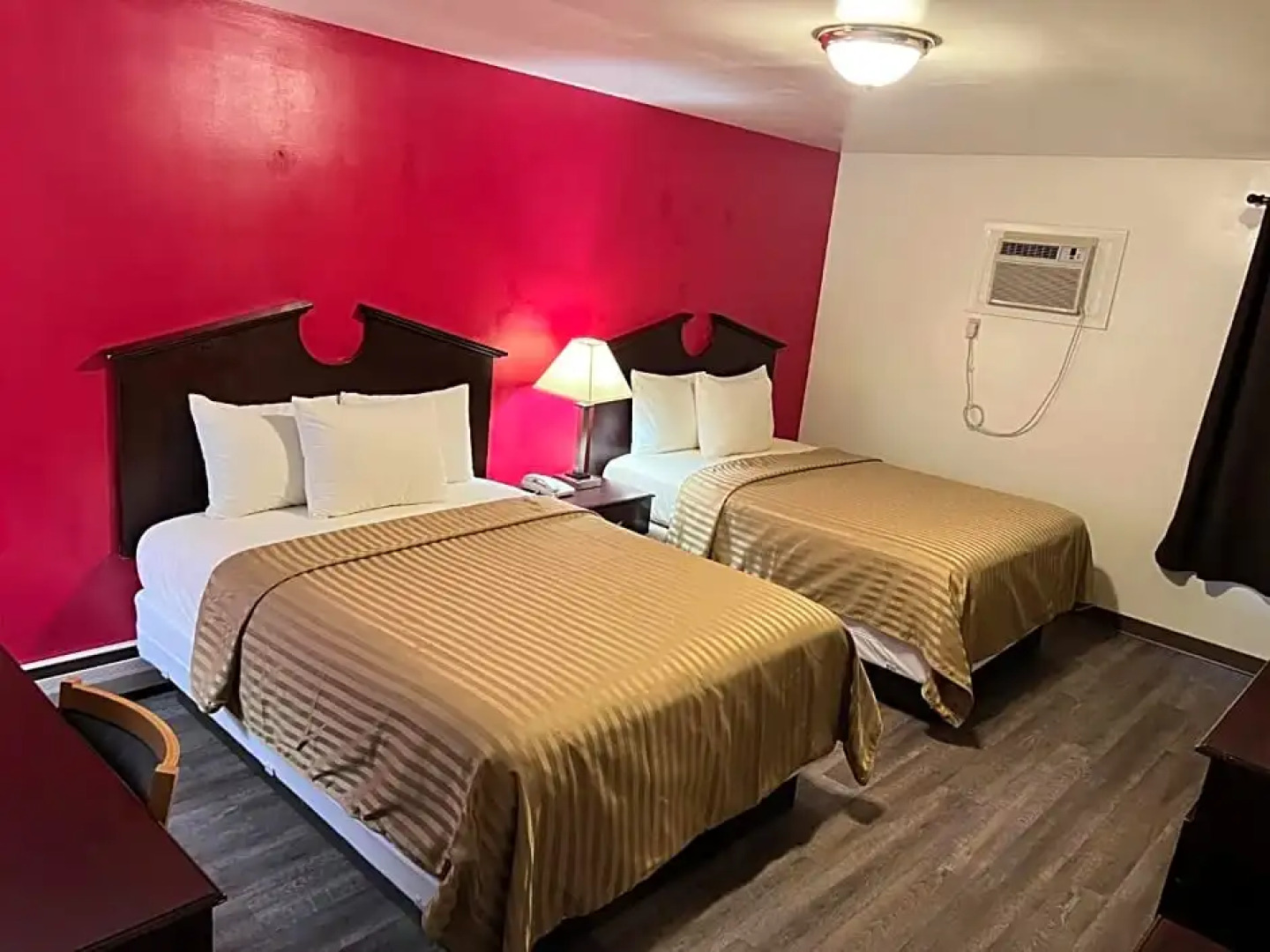 Thruway Holiday Motel