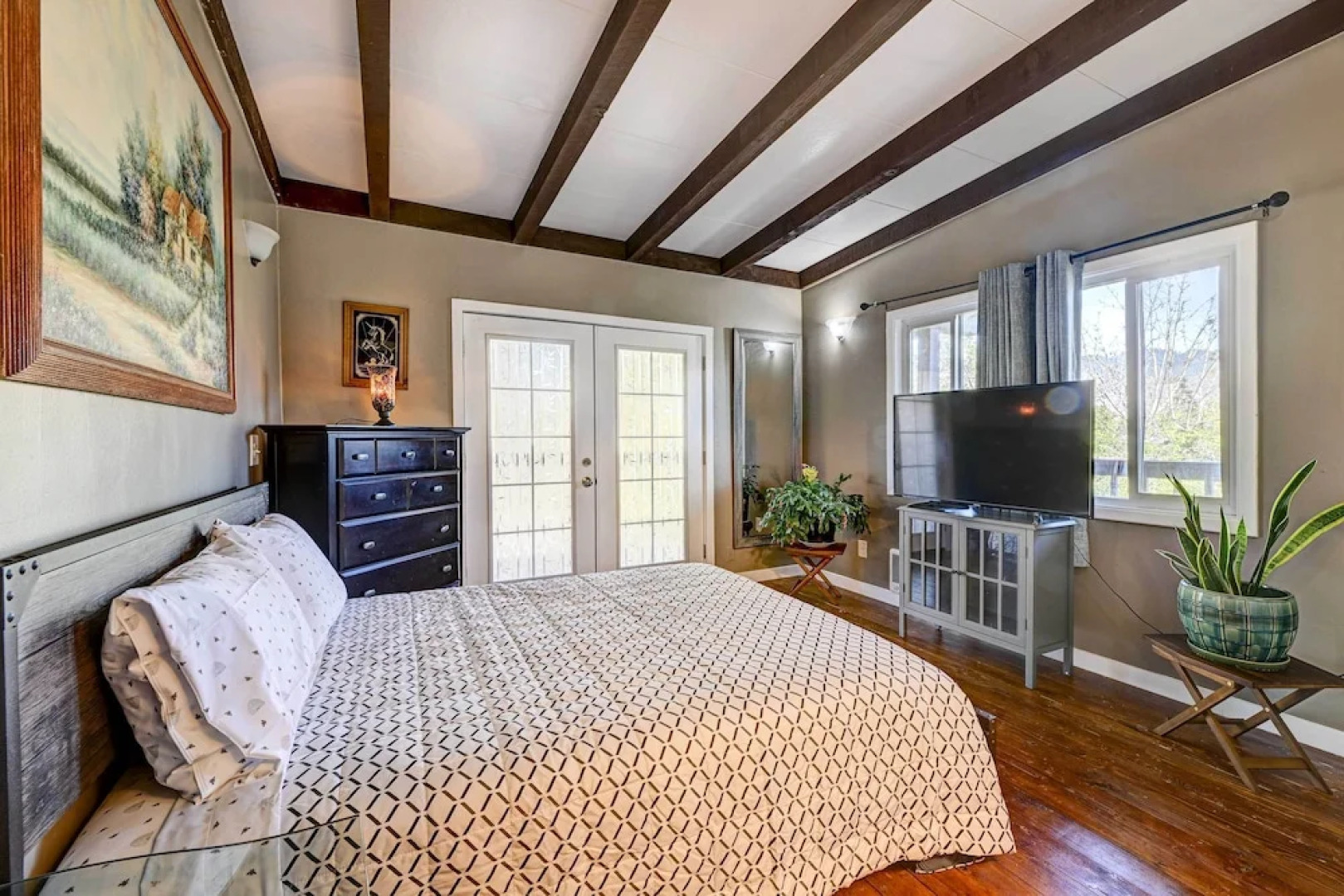 Pet-friendly Grants Pass Home w/ Hot Tub!