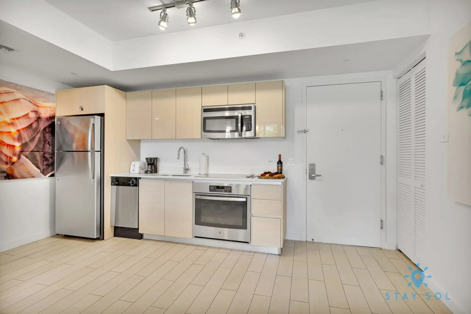 Modern Resort w Balcony Near Beach Pool