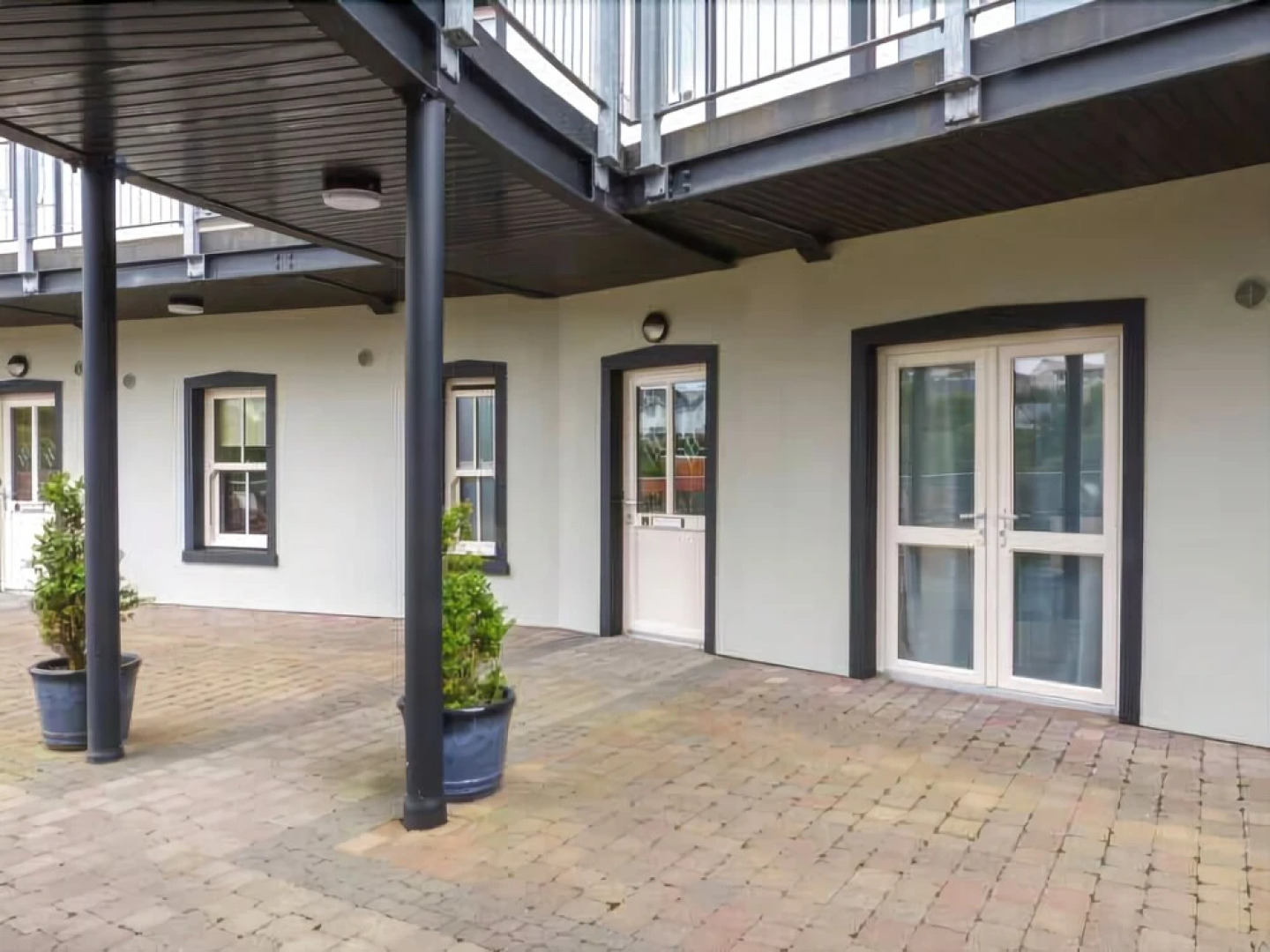 Central Ardara Riverside Apartment