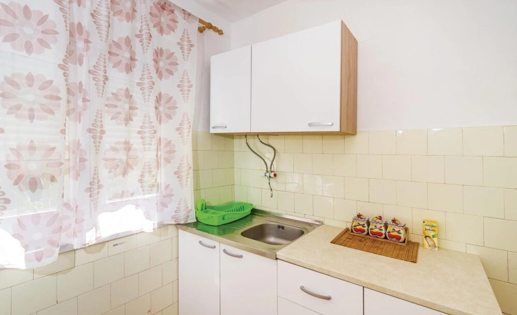 Nice Apartment in Gornji Karin With 2 Bedrooms and Wifi