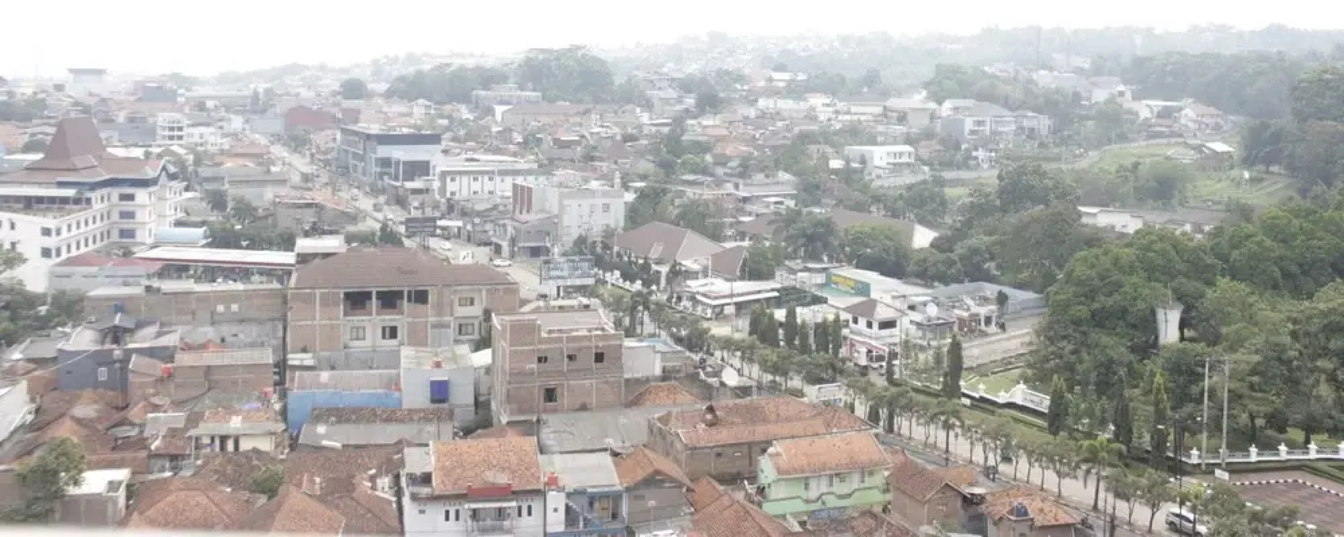 Relaxing Studio Apartment Easton Park Residence Jatinangor with Mountain View